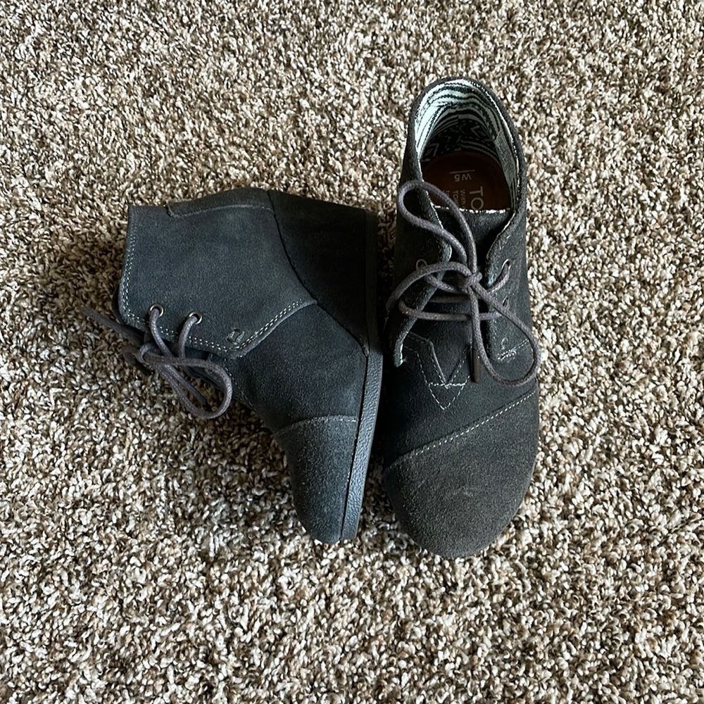 Toms Grey Suade Sz.5 Wedge Shoes